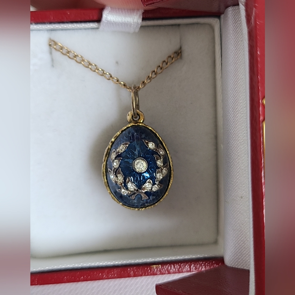Vintage Ethnic Boho Gold Tone Blue Enamel Floral Fabergé Egg Pendant Necklace